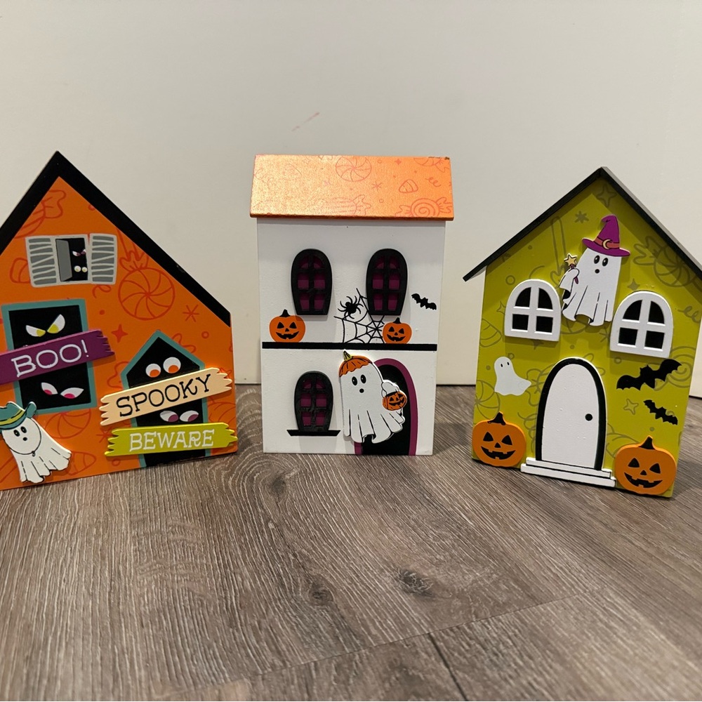 🍁 Cute HEB Wooden Halloween Haunted House Party Decorations- Set of 3- NWT